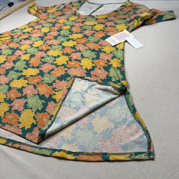 LuLaRoe - Perfect T - Floral Print Top - Size Large - NWT - Picture 12 of 14